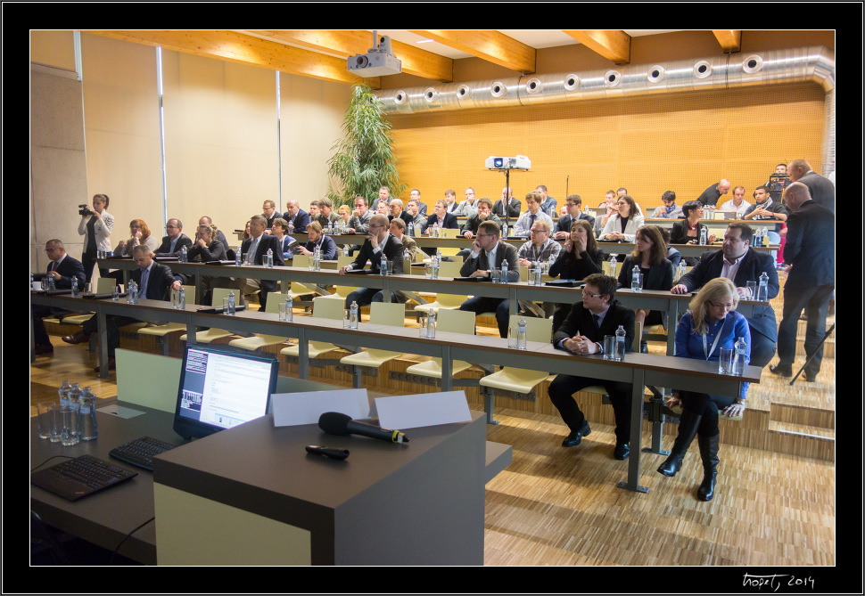 Aalst-Eindhoven-Brno Workshop
, photo 1 of 2, 2014
, DSC02801.jpg (265,250 kB)