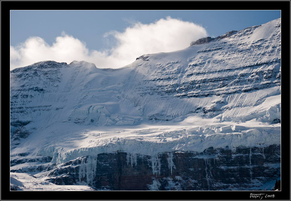 Heben Mt. Victoria s viscmi sraky Victoria Glacier/ Mount Virtoria ridge with hanging seracs of Victoria Glacier - Banff, AB, photo 25 of 217, 2009, 025-_DSC5610.jpg (317,740 kB)