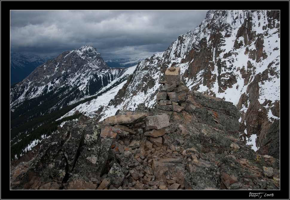 Ve spodn sti hebene Elpoco Peak, pohled na Gap Mountain / On the lower part of the Elpoco Peak range, a view of Gap Mountain - Banff, AB, photo 196 of 217, 2009, 196-_DSC6172.jpg (363,812 kB)