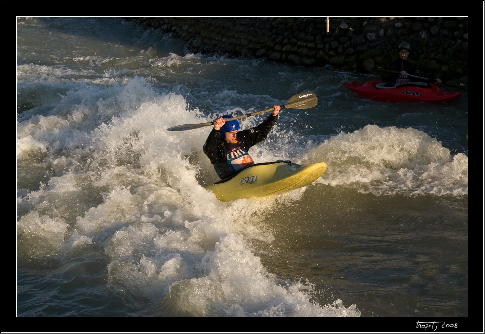 Surfovn na vln pod mostem / Surfing on the wave under the bridge - Freestyle Kayak unovo, photo 49 of 158, 2008, PICT7881.jpg (272,234 kB)