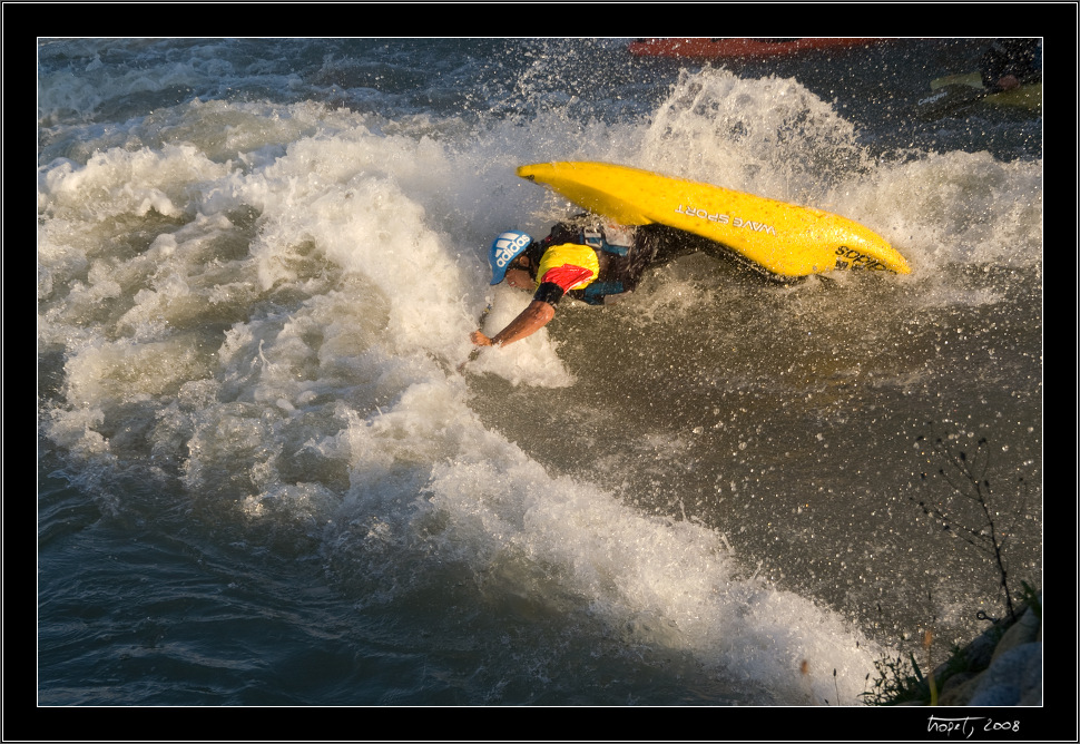 Surfovn na vln pod mostem / Surfing on the wave under the bridge - Freestyle Kayak unovo, photo 56 of 158, 2008, PICT7908.jpg (317,489 kB)