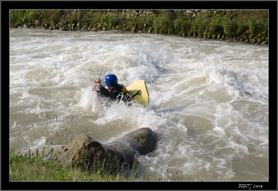 Hrajeme si pod Niagrou / Playing in a hole below Niagara - Freestyle Kayak unovo, photo 71 of 158, 2008, PICT7944.jpg (335,488 kB)