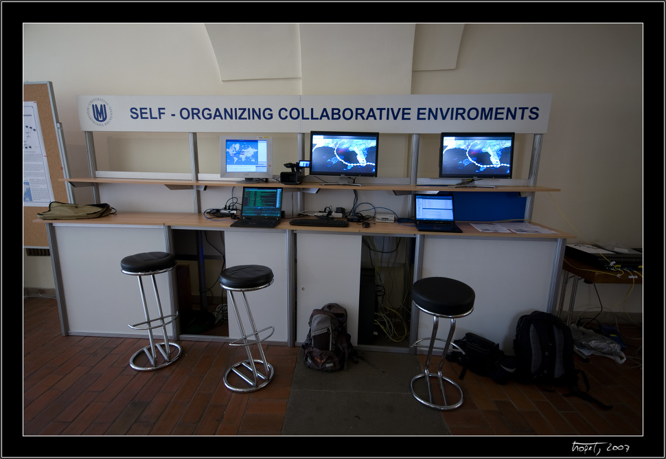 CoUniverse: Self Organizing Collaborative Environments demo booth