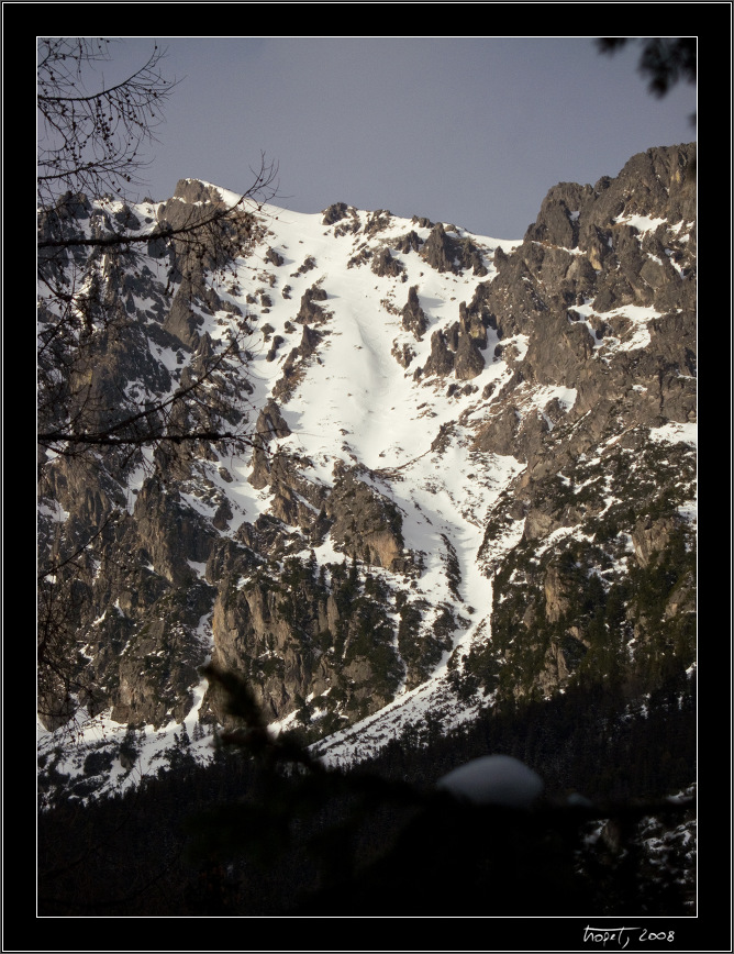 Stopy lyzi z Lomnickeho hrebene / Ski traces from Lomnicky hreben - Memoril Vlada Tatarku 2008 / Vlado Tatarka Memorial 2008, photo 22 of 59, 2008, CRW_3939.jpg (275,195 kB)