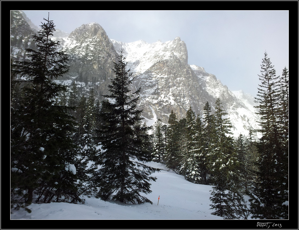 Trasa kříží výjezd lavin z Královského žlabu, který byl tentokrát vyfoukaný. / The trail crosses the avalanche path from Královský žleb. (Sekce: Pár kousků z mobilu. / A few pieces from a cell phone. :) - Memoriál Vlada Tatarku 2012 (Gipsyho memoriál) / Vlado Tatarka Memorial 2012, photo 11 of 148, 2013, 011-IMG_20130316_074733.jpg (334,727 kB)