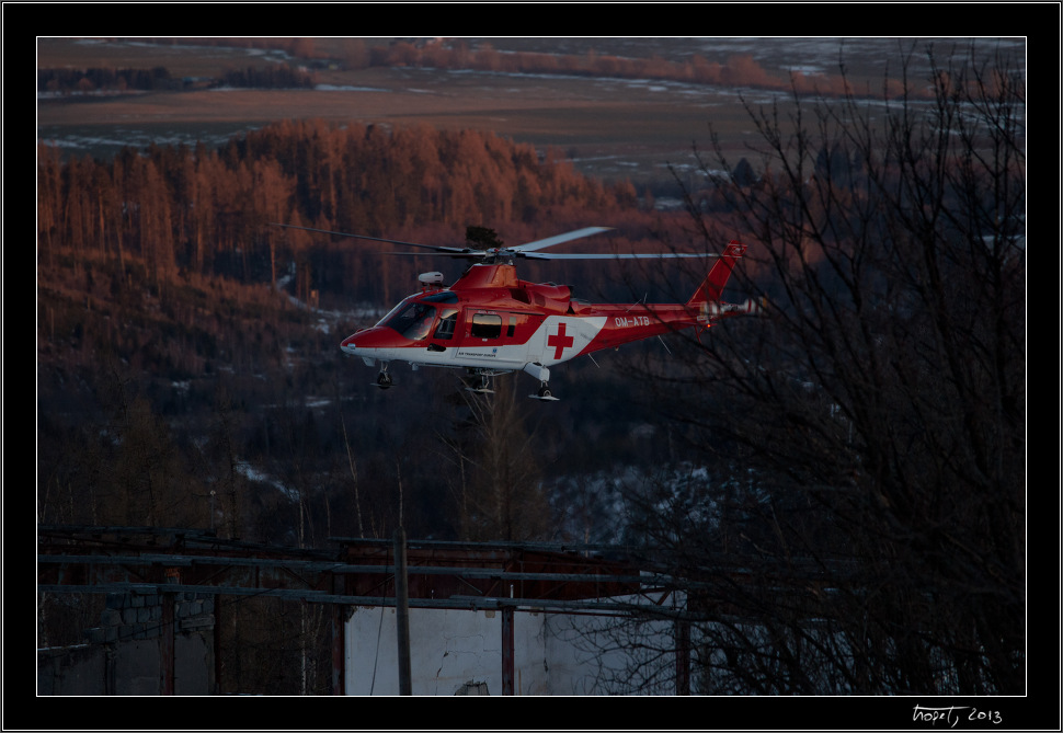 Helikoptéra pro horolezkyni, která se zranila v Batizovském žlabu Gerlachu. / A helicopter for a climber who got injured in Batizovský žlab of Gerlach. - Memoriál Vlada Tatarku 2012 (Gipsyho memoriál) / Vlado Tatarka Memorial 2012, photo 113 of 148, 2013, 113-DSC03988.jpg (181,625 kB)