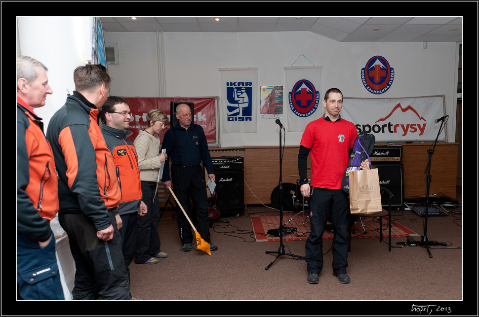 Předávání cen - celkový vítěz Dušan Zajac, HS Beskydy / Awards - the overall winner Dušan Zajac from Mountain Rescue Service Beskydy - Memoriál Vlada Tatarku 2012 (Gipsyho memoriál) / Vlado Tatarka Memorial 2012, photo 127 of 148, 2013, 127-DSC04020.jpg (217,059 kB)