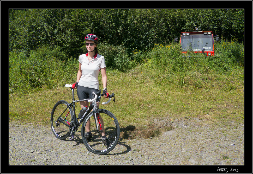 Aleška a silnička / Aleška and a road bike - Kouty nad Desnou, photo 24 of 31, 2013, IMG_2902.jpg (502,669 kB)