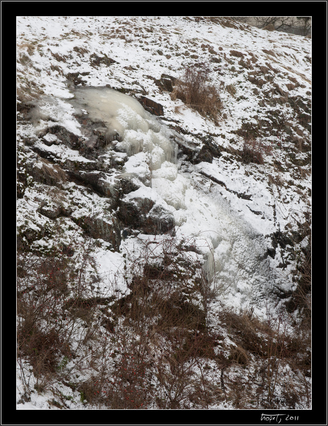 Led u gar - Alein prvovstup :-)<br>Ice at garages - Aleka's first ascent, photo 3 of 26, 2011, 003-DSC08214.jpg (423,155 kB)