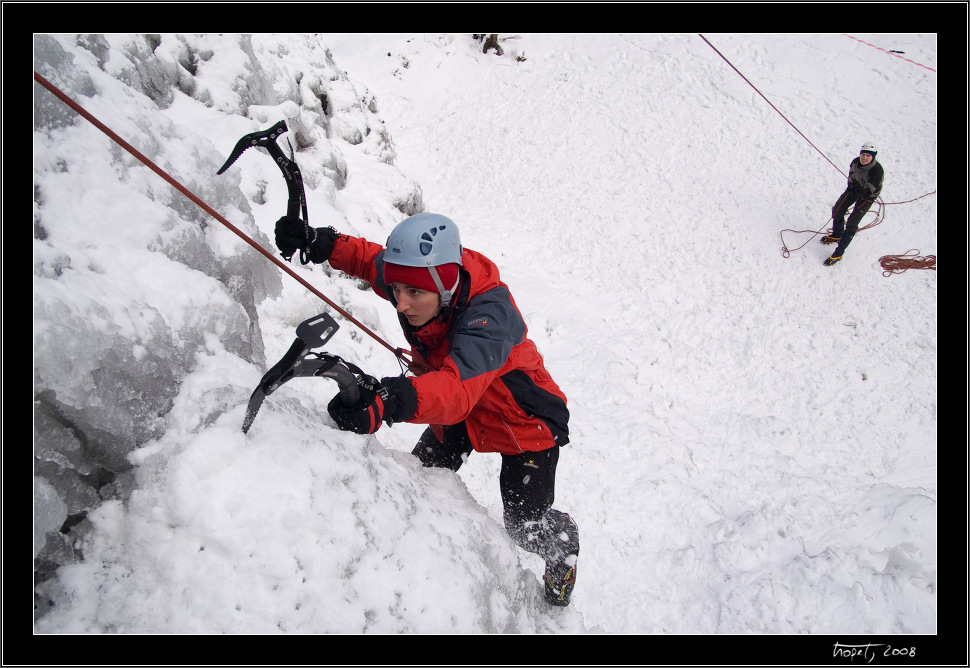 Art of levitation ;o))) - Ledov lezen ve Vru / Ice climbing in Vr, photo 7 of 61, 2008, PICT5633.jpg (230,200 kB)