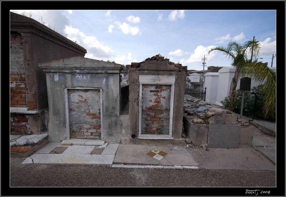 Saint Louis Cemetery No. 1 - New Orleans, photo 64 of 117, 2008, PICT8845.jpg (263,293 kB)