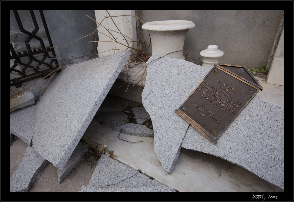 Saint Louis Cemetery No. 1 - New Orleans, photo 67 of 117, 2008, PICT8852.jpg (281,665 kB)