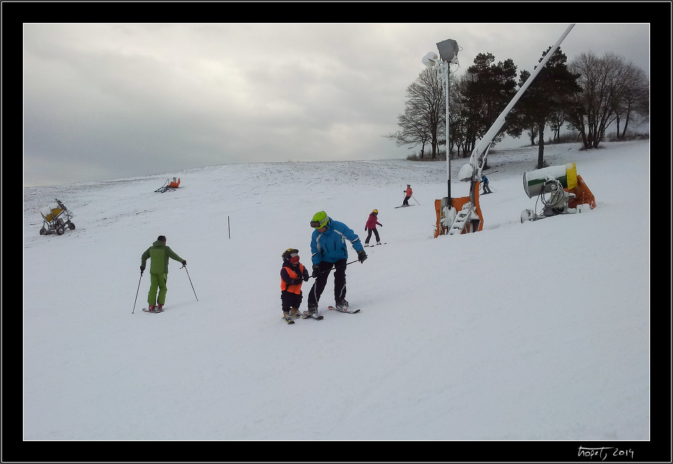 Silvestrovské lyžování na Stupavě
, photo 6 of 11, 2014
, 20140131-0951-IMG_20140131_095144.jpg (143,112 kB)