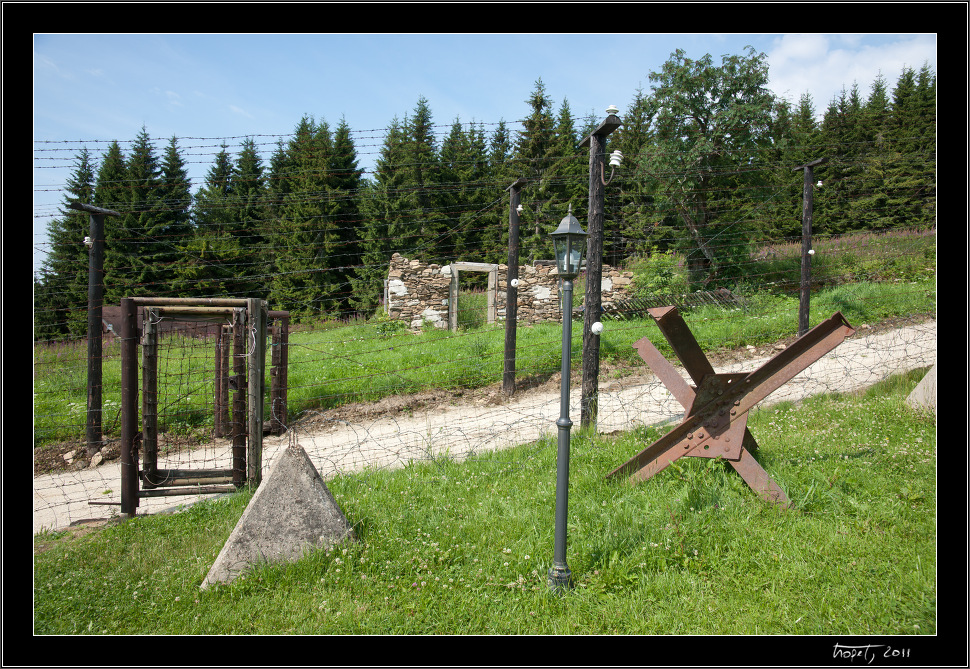 Pamtnk elezn opony / Iron Curtain Memorial - umava, photo 47 of 70, 2011, 047-DSC09725.jpg (478,011 kB)