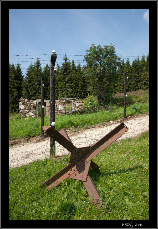 Pamtnk elezn opony / Iron Curtain Memorial - umava, photo 50 of 70, 2011, 050-DSC09737.jpg (351,647 kB)