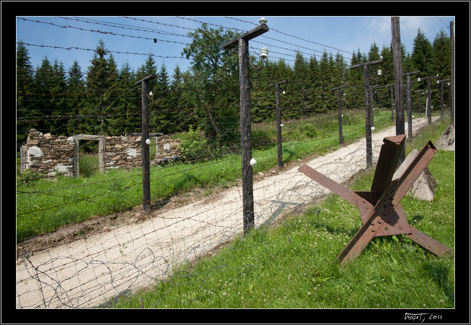 Pamtnk elezn opony / Iron Curtain Memorial - umava, photo 52 of 70, 2011, 052-DSC09743.jpg (479,188 kB)