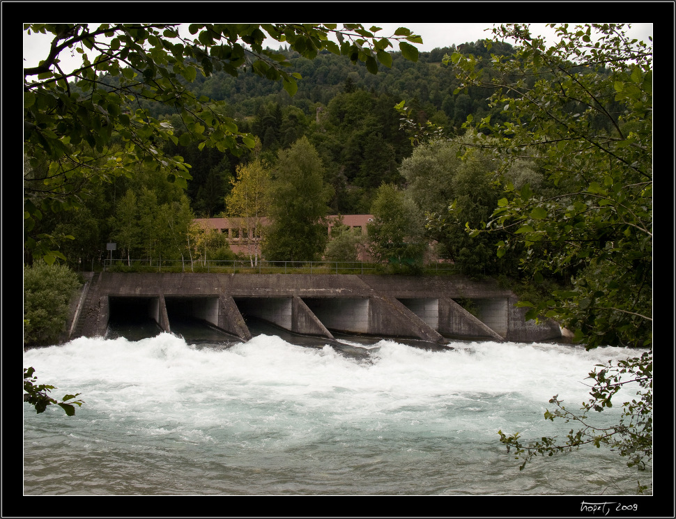 Vorderrhein: hovdka bo nm pout vodu ukradenou elektrrnou / dam(n) idiots are letting back the water stolen by a dam :-((( - vcarsko / Switzerland 2009, photo 27 of 43, 2009, 027-CRW_5715.jpg (394,128 kB)
