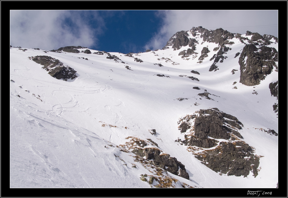 Stopy po sjezdu s Lomnickho ttu / Traces of descent from Lomnick Peak - Vysok Tatry, photo 32 of 40, 2008, 32-PICT6332.jpg (248,161 kB)
