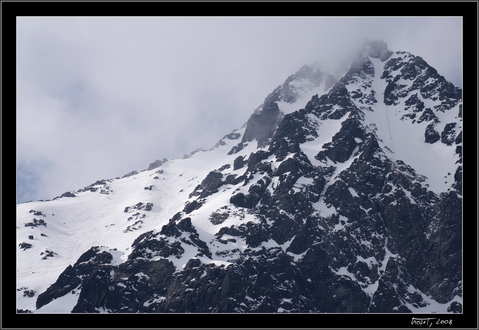 Stopy po sjezdu s Lomnickho ttu / Traces of descent from Lomnick Peak - Vysok Tatry, photo 38 of 40, 2008, 38-PICT6359.jpg (238,026 kB)