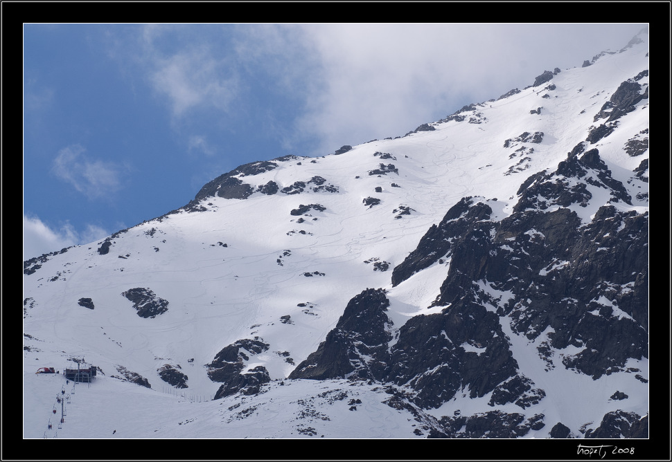 Stopy po sjezdu s Lomnickho ttu / Traces of descent from Lomnick Peak - Vysok Tatry, photo 39 of 40, 2008, 39-PICT6360.jpg (228,457 kB)