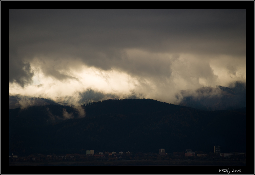 Hnusn poas nad Nzkmi Tatrami / Awfull weather over Lower Tatras - Podzim v Tatrch / Fall in Tatras, photo 33 of 63, 2008, 033-_DSC0443.jpg (136,335 kB)