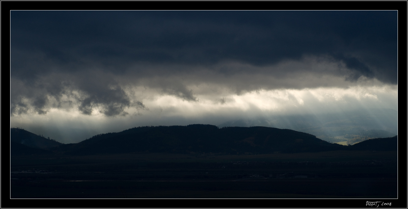 Hnusn poas nad Nzkmi Tatrami / Awfull weather over Lower Tatras - Podzim v Tatrch / Fall in Tatras, photo 34 of 63, 2008, 034-_DSC0463.jpg (168,347 kB)