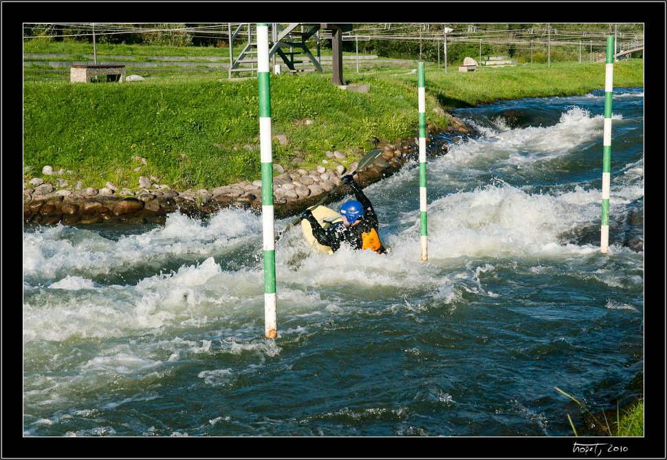 Slalomov kanl v Liptovskm Mikuli / Slalom course in Liptovsk Mikul<br>Fotila Aleka / Photo by Aleka - Vysok Tatry, Pieniny, Liptovsk Mikul, photo 141 of 154, 2010, 141-DSC07699.jpg (489,309 kB)