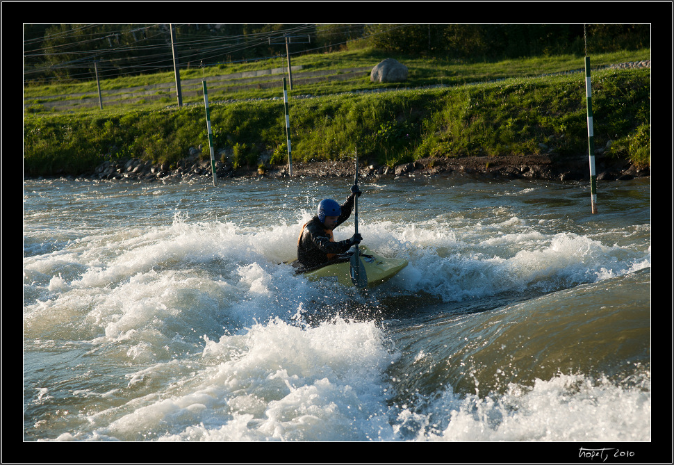 Slalomov kanl v Liptovskm Mikuli / Slalom course in Liptovsk Mikul<br>Fotila Aleka / Photo by Aleka - Vysok Tatry, Pieniny, Liptovsk Mikul, photo 146 of 154, 2010, 146-DSC07727.jpg (410,016 kB)