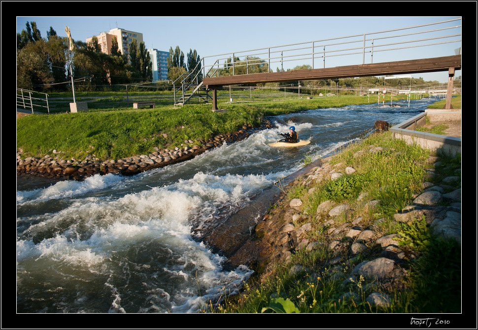 Slalomov kanl v Liptovskm Mikuli / Slalom course in Liptovsk Mikul<br>Fotila Aleka / Photo by Aleka - Vysok Tatry, Pieniny, Liptovsk Mikul, photo 148 of 154, 2010, 148-DSC07732.jpg (456,399 kB)