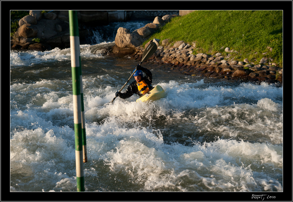 Slalomov kanl v Liptovskm Mikuli / Slalom course in Liptovsk Mikul<br>Fotila Aleka / Photo by Aleka - Vysok Tatry, Pieniny, Liptovsk Mikul, photo 152 of 154, 2010, 152-DSC07738.jpg (404,676 kB)