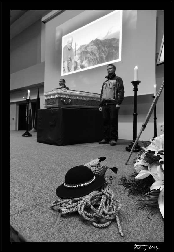 Peter Šperka - Ujec - pohřeb, photo 22 of 53, 2013, DSC05167-2.jpg (132,574 kB)