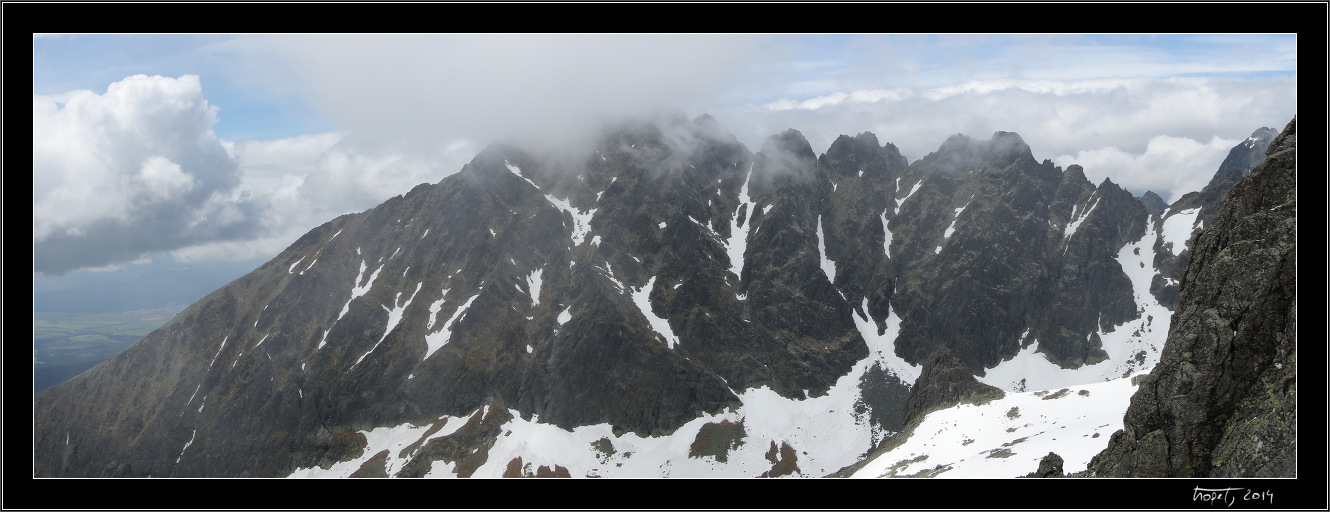 Po vrcholovém sněžení se zase vyčasilo. - Výstup na Gerlach - vzpomínka na Petera Ujce Šperku, photo 43 of 51, 2014, DSC01745.jpg (203,958 kB)